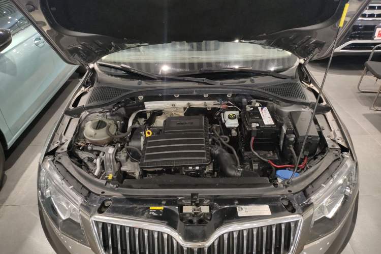 Used Skoda Octavia 2016 1.6L Manual Smart Drive Version Engine Bay