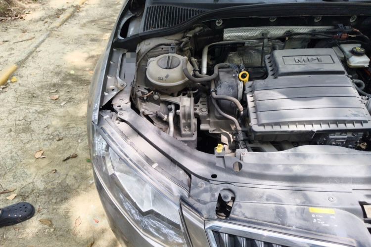 Used Skoda Octavia 2016 1.6L Automatic Chuanxing Edition Engine Bay Right