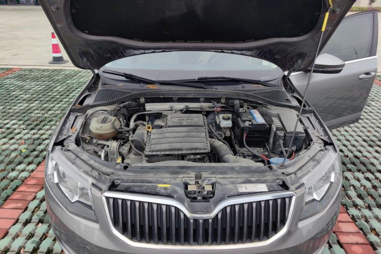 Used Skoda Octavia 2016 1.6L Manual Smart Drive Version Engine Bay