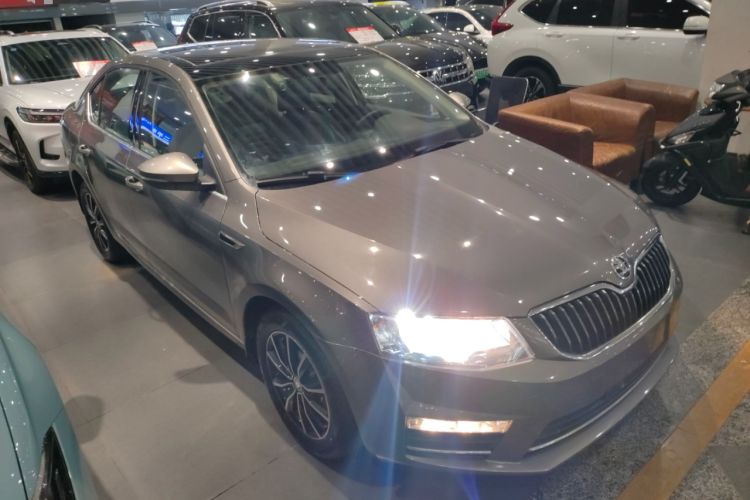 Used Skoda Octavia 2016 1.6L Manual Smart Drive Version Exterior 1