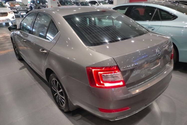 Used Skoda Octavia 2016 1.6L Manual Smart Drive Version Exterior 2