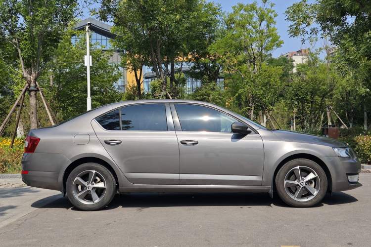 Used Skoda Octavia 2016 1.6L Manual Trend Edition Exterior 3