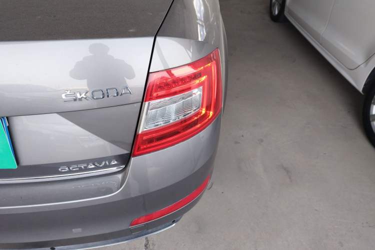 Used Skoda Octavia 2016 1.6L Automatic Smart Drive Edition Exterior 3