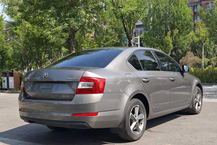 Used Skoda Octavia 2016 1.6L Manual Trend Edition Exterior 4