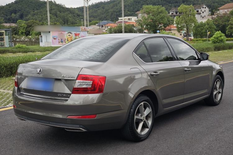 Used Skoda Octavia 2016 1.6L Automatic Chuanxing Edition Exterior 4