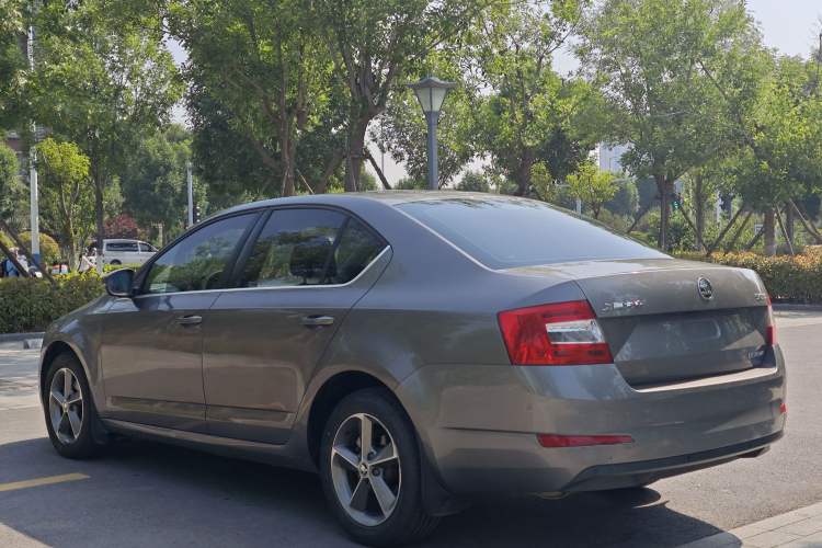 Used Skoda Octavia 2016 1.6L Manual Trend Edition Exterior 6