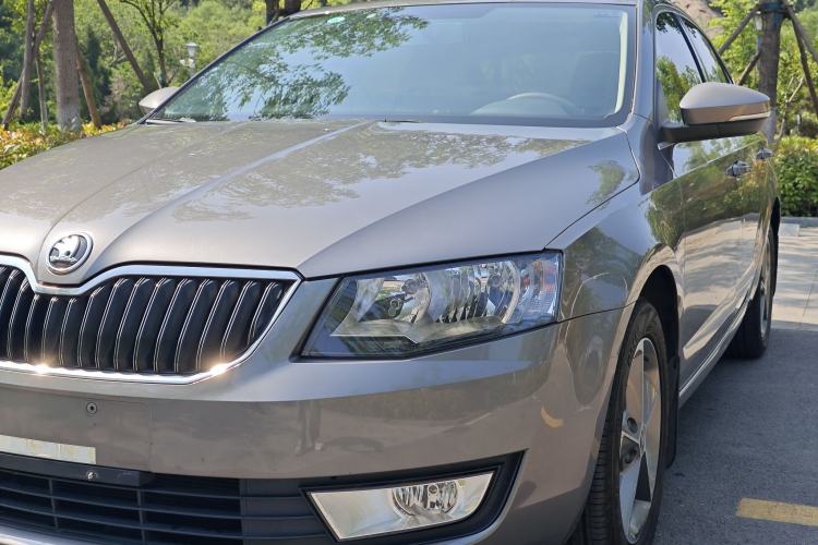 Used Skoda Octavia 2016 1.6L Manual Trend Edition Exterior 8
