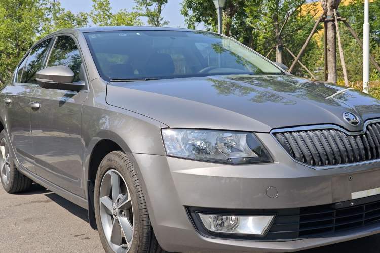 Used Skoda Octavia 2016 1.6L Manual Trend Edition Exterior 9