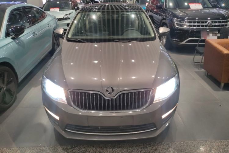 Used Skoda Octavia 2016 1.6L Manual Smart Drive Version Front