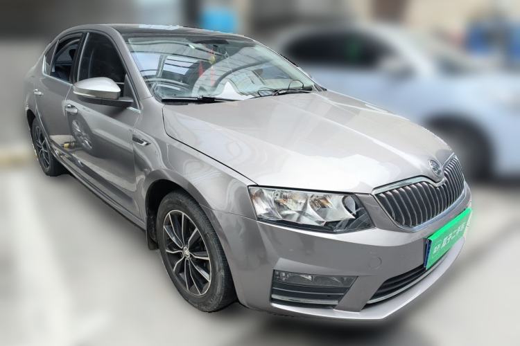 Used Skoda Octavia 2016 1.6L Automatic Smart Drive Edition Front Right 45 Deg