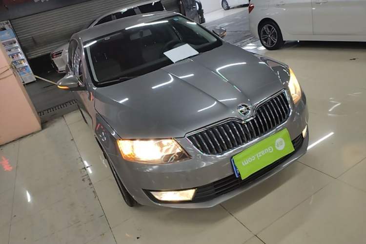 Used Skoda Octavia 2016 1.6L Automatic Chuanxing Edition Front Right 45 Deg