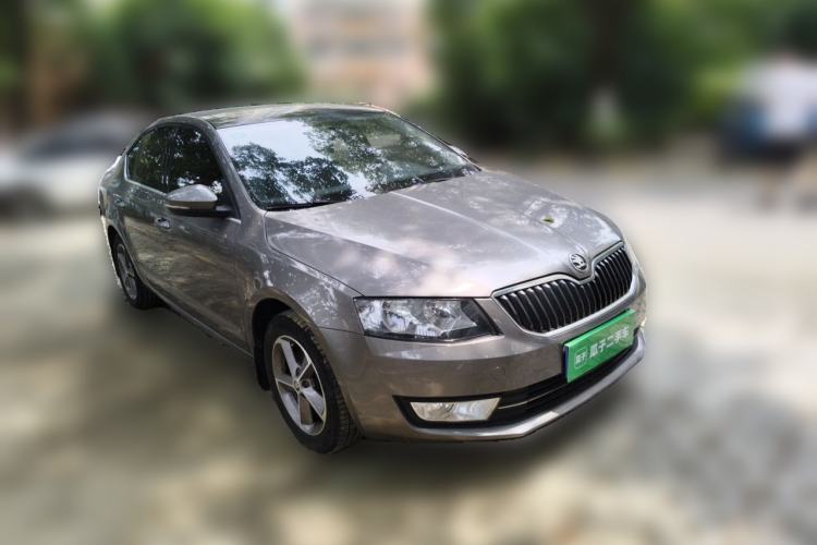 Used Skoda Octavia 2016 1.6L Automatic Chuanxing Edition Front Right 45 Deg