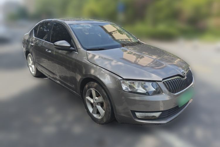 Used Skoda Octavia 2016 1.6L Automatic Chuanxing Edition Front Right 45 Deg