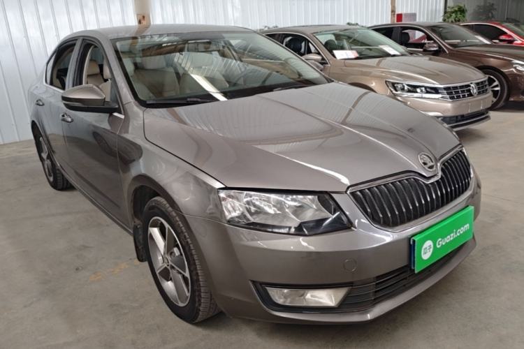 Used Skoda Octavia 2016 1.6L Automatic Chuanxing Edition Front Right 45 Deg
