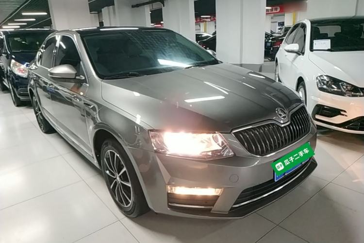 Used Skoda Octavia 2016 1.6L Automatic Smart Drive Edition Front Right 45 Deg