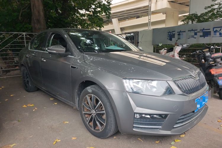 Used Skoda Octavia 2016 1.6L Automatic Smart Drive Edition Front Right 45 Deg