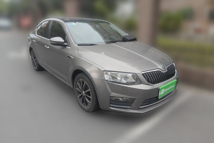 Used Skoda Octavia 2016 1.6L Automatic Smart Drive Edition Front Right 45 Deg