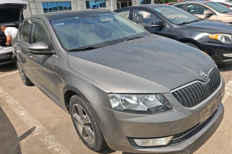 Used Skoda Octavia 2016 1.6L Automatic Smart Drive Edition Front Right 45 Deg