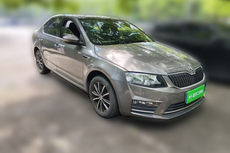Used Skoda Octavia 2016 1.6L Automatic Smart Drive Edition Front Right 45 Deg