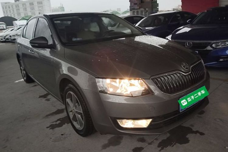 Used Skoda Octavia 2016 1.6L Automatic Chuanxing Edition Front Right 45 Deg