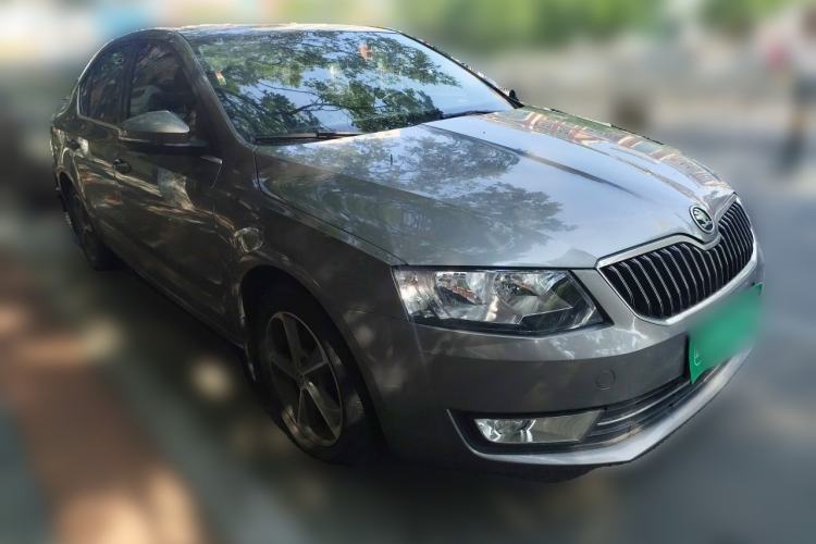 Used Skoda Octavia 2016 1.6L Manual Smart Drive Version Front Right 45 Deg