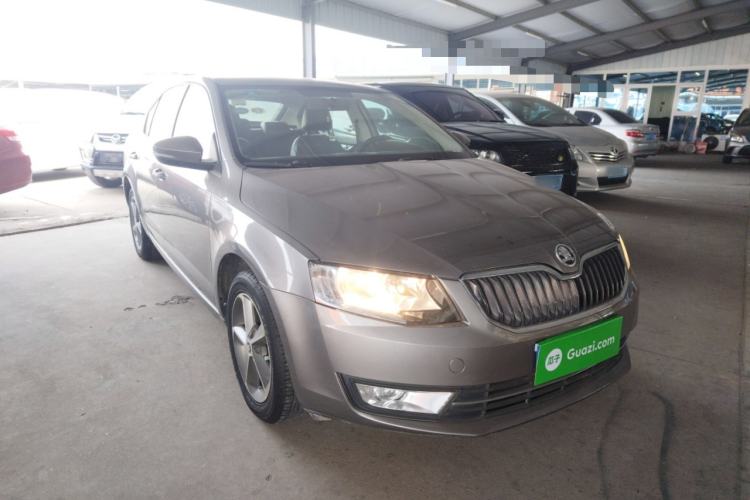 Used Skoda Octavia 2016 1.6L Automatic Smart Drive Edition Front Right 45 Deg