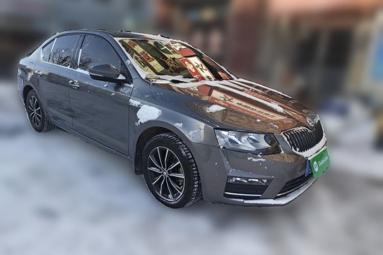 Used Skoda Octavia 2016 1.6L Automatic Smart Drive Edition Front Right 45 Deg