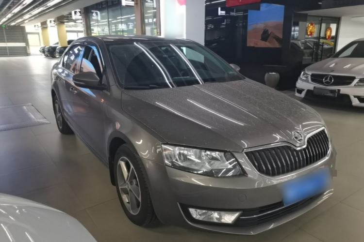 Used Skoda Octavia 2016 1.6L Automatic Smart Drive Edition Front Right 45 Deg