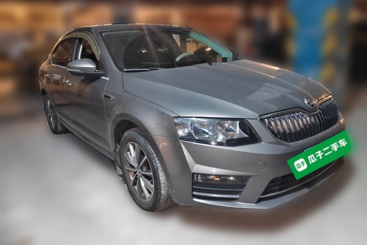 Used Skoda Octavia 2016 1.6L Automatic Chuanxing Edition Front Right 45 Deg