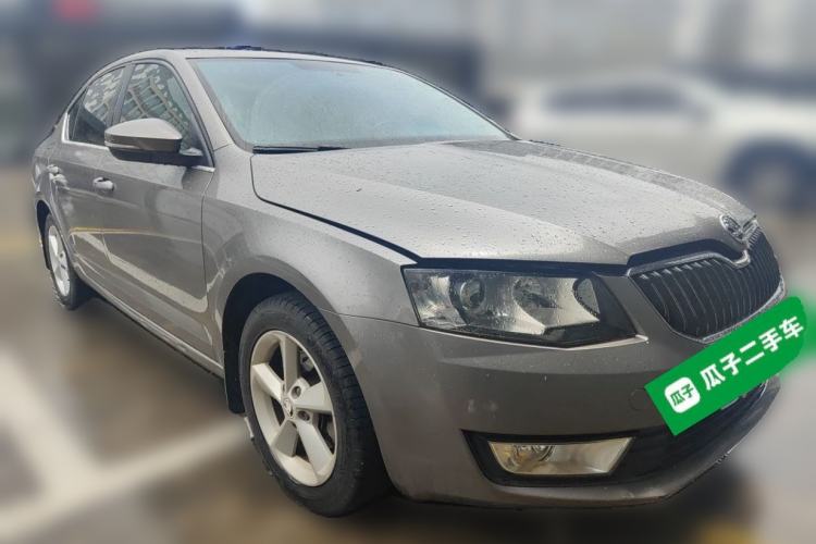 Used Skoda Octavia 2016 1.6L Automatic Chuanxing Edition Front Right 45 Deg