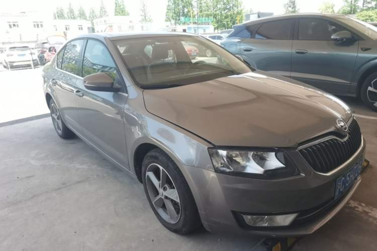 Used Skoda Octavia 2016 TSI280 DSG Smart Drive Edition Front Right 45 Deg