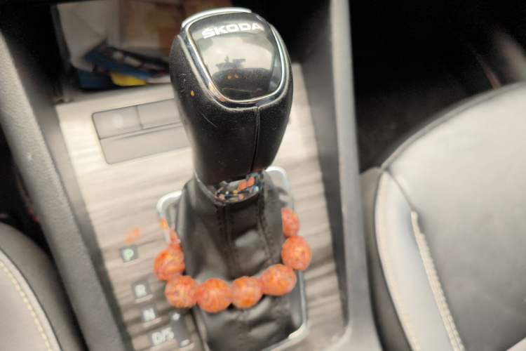Used Skoda Octavia 2016 1.6L Automatic Smart Drive Edition Gear Lever