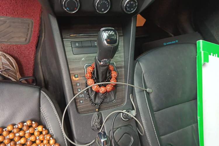 Used Skoda Octavia 2016 TSI280 DSG Smart Drive Edition Gear Lever