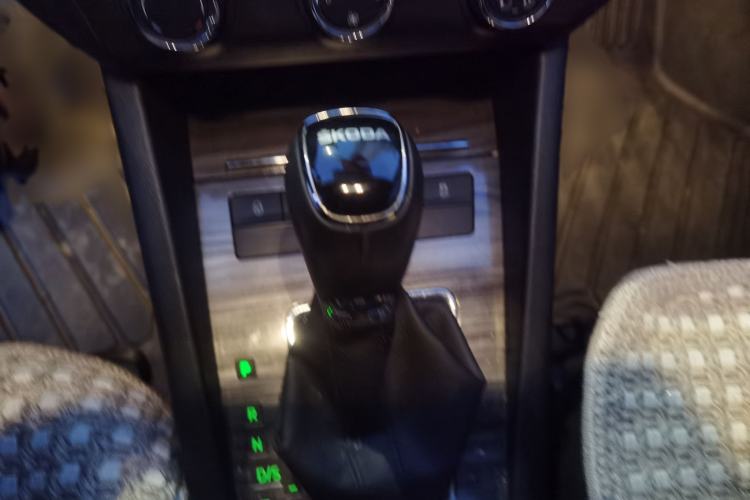 Used Skoda Octavia 2016 1.6L Automatic Smart Drive Edition Gear Lever