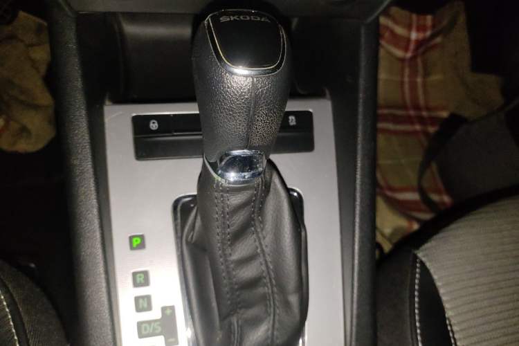 Used Skoda Octavia 2016 1.6L Automatic Chuanxing Edition Gear Lever