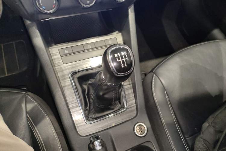 Used Skoda Octavia 2016 1.6L Manual Smart Drive Version Gear Lever