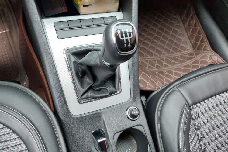 Used Skoda Octavia 2016 1.6L Manual Trend Edition Gear Lever