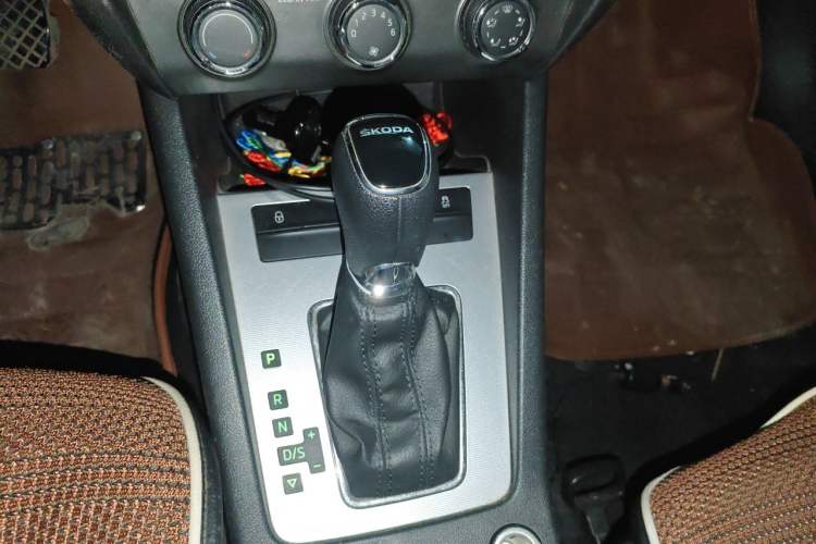Used Skoda Octavia 2016 1.6L Automatic Chuanxing Edition Gear Lever