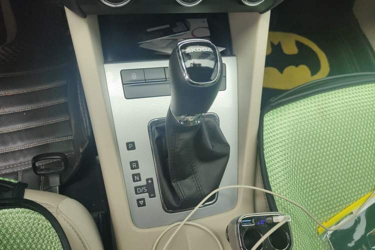 Used Skoda Octavia 2016 1.6L Automatic Chuanxing Edition Gear Lever
