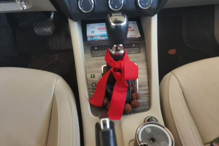 Used Skoda Octavia 2016 TSI280 DSG Smart Drive Edition Gear Lever