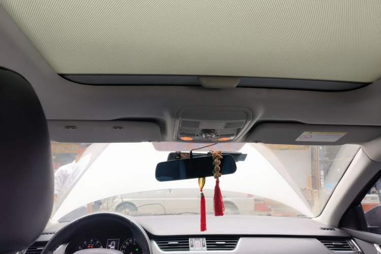 Used Skoda Octavia 2016 1.6L Automatic Smart Drive Edition Headliner