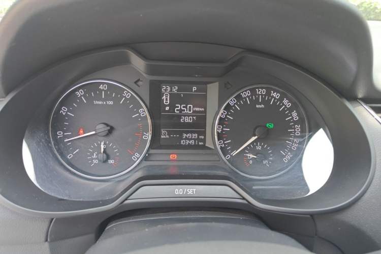 Used Skoda Octavia 2016 1.6L Automatic Chuanxing Edition Instrument Cluster