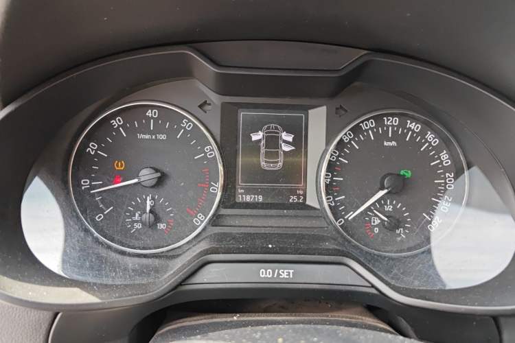 Used Skoda Octavia 2016 1.6L Automatic Smart Drive Edition Instrument Cluster