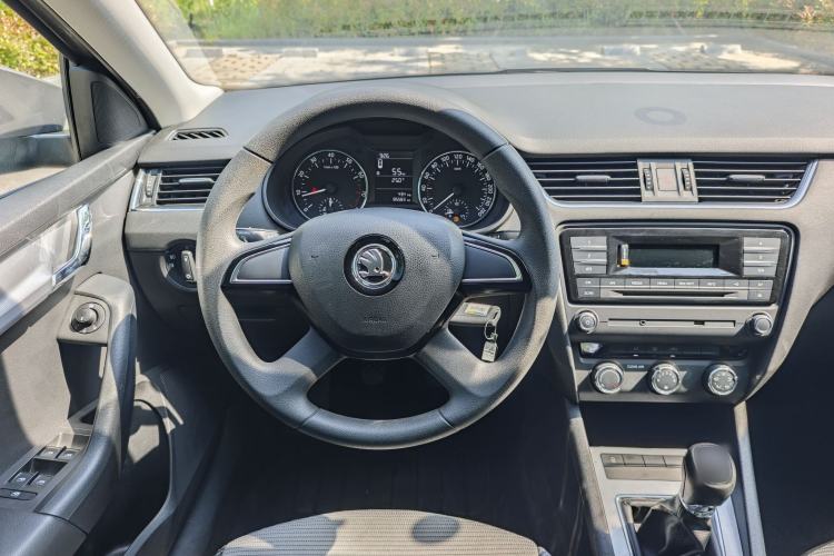 Used Skoda Octavia 2016 1.6L Manual Trend Edition Interior 1
