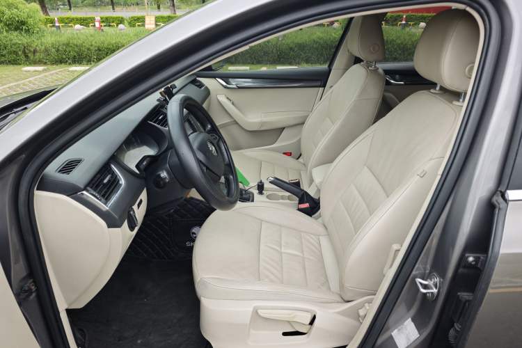 Used Skoda Octavia 2016 1.6L Automatic Chuanxing Edition Interior 1