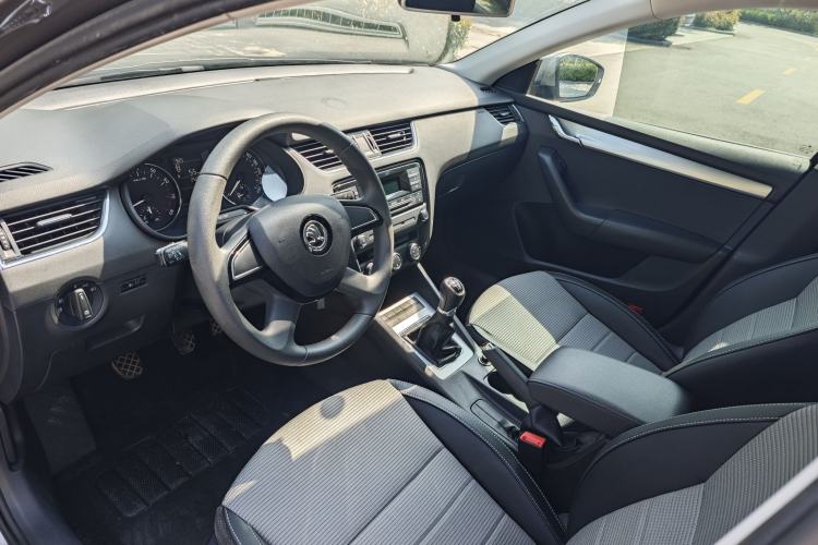 Used Skoda Octavia 2016 1.6L Manual Trend Edition Interior 10