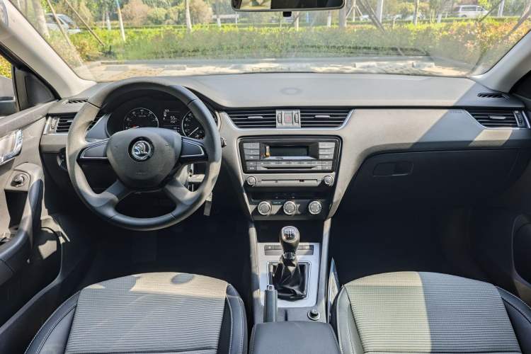 Used Skoda Octavia 2016 1.6L Manual Trend Edition Interior 2