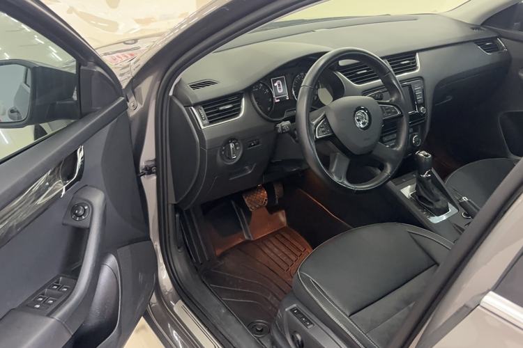 Used Skoda Octavia 2016 TSI280 DSG Luxury Edition Interior 2