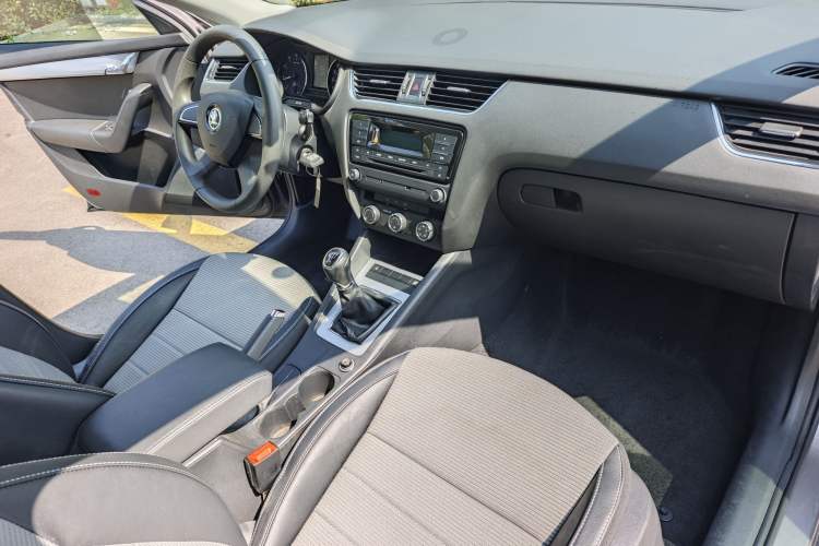 Used Skoda Octavia 2016 1.6L Manual Trend Edition Interior 3