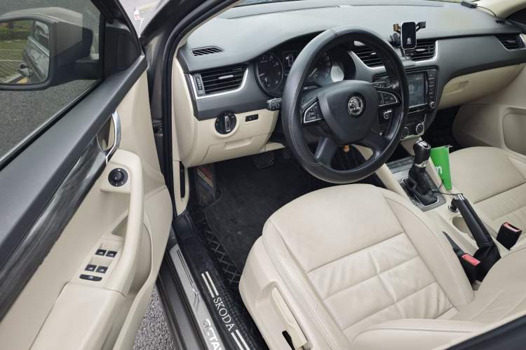 Used Skoda Octavia 2016 1.6L Automatic Chuanxing Edition Interior 3